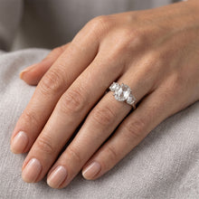 Afbeelding in Gallery-weergave laden, Stralend 3-Steens Ring met Rozet Slijpvorm Fijne Diamant – 2,75
