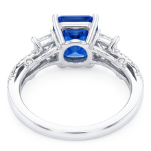 Afbeelding in Gallery-weergave laden, Stralende saffier edelsteen ring 3 stenen gedraaide stijl 3,50 karaat
