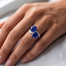 Afbeelding in Gallery-weergave laden, Toi et Moi Jubileumring Rond Ceylon Sapphire 4 Karaats Prong Set

