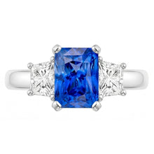 Afbeelding in Gallery-weergave laden, Trapezium Diamond Blue Sapphire Ring Radiant Cut 3 karaat drie steen
