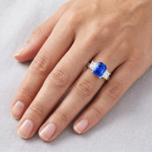 Afbeelding in Gallery-weergave laden, Trapezium Diamond Blue Sapphire Ring Radiant Cut 3 karaat drie steen
