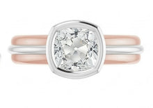 Afbeelding in Gallery-weergave laden, Tweekleurige Solitaire Ring Kussen Oud Slijpsel Natuurlijke uit de aarde gewonnen Diamant Kastzetting 2.20 Karaat
