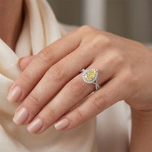 Afbeelding in Gallery-weergave laden, VVS Zuiverheid Halo Ring – Kanariegele Diamant 1,50 karaat
