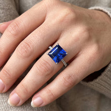 Afbeelding in Gallery-weergave laden, Verlovingsring met prinses geslepen blauwe saffier &amp; natuurlijke uit de aarde gewonnen diamanten accenten 6 karaat
