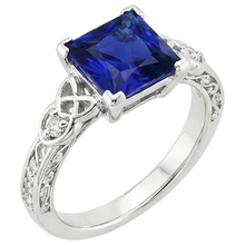 Afbeelding in Gallery-weergave laden, Vintage Stijl Ceylonese Saffier &amp; Natuurlijke uit de aarde gewonnen Diamanten Ring 5.25 Karaat Goud 14K
