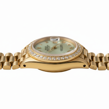 Afbeelding in Gallery-weergave laden, W Dweil presidentieel horloge met Romeinse wijzerplaat Rolex Datumjust diamanten rand goud
