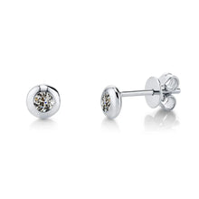Afbeelding in Gallery-weergave laden, Oorbellen 14K Witgoud met Fijne Diamant – hoofdaanzicht
