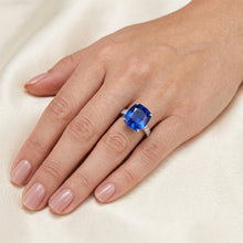 Afbeelding in Gallery-weergave laden, Witgouden Ring met uit de aarde gewonnen Diamant, Kussen Geslepen Ceylon Saffier en Accentstenen, 6 Karaat
