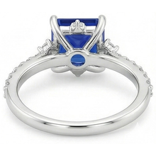 Afbeelding in Gallery-weergave laden, Witgouden Ring met uit de aarde gewonnen Diamant, Halo Ceylon Saffier en Accenten 6.25 Karaat
