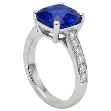 Afbeelding in Gallery-weergave laden, Witgouden Ring met uit de aarde gewonnen Diamant, Kussen Geslepen Ceylon Saffier en Accentstenen, 6 Karaat
