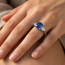 Afbeelding in Gallery-weergave laden, echte saffier 3karaat ring met diamantaccenten
