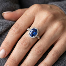 Afbeelding in Gallery-weergave laden, Witte Natuurlijke uit de aarde gewonnen Diamanten Halo Ring Blauwe Saffier Gedraaide Schacht 5 Karaat
