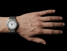 Afbeelding in Gallery-weergave laden, Rolex Datejust Roestvrij Staal Horloge met Witte Wijzerplaat en Aangepaste Diamanten Grote Lunette
