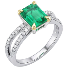 Afbeelding in Gallery-weergave laden, Fijne Smaragd Edelsteen Ring 2-karaat Tweekleurig 14K Goud – zijaanzicht
