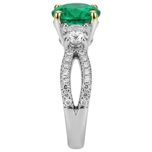 Afbeelding in Gallery-weergave laden, Fijne Smaragd Edelsteen Ring 2-karaat 14 Karaat Tweekleurig Goud – bovenaanzicht
