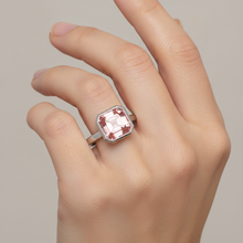 Afbeelding in Gallery-weergave laden, Perzikkleurige Padparadscha Saffier 3 Karaat Echte Asscher Lunette Solitairering Platina
