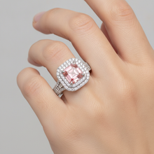 Afbeelding in Gallery-weergave laden, Perzikkleurige saffier 4,5 karaat labgekweekt Asscher padparadscha dubbele halo ring 14k witgoud
