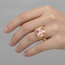 Afbeelding in Gallery-weergave laden, Perzikkleurige saffier 3,5 karaat echte Asscher padparadscha solitaire vintage ring 14K geelgoud
