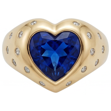Afbeelding in Gallery-weergave laden, Hartvorm Blauwe Saffier ring in 14K Geelgoud – vooraanzicht

