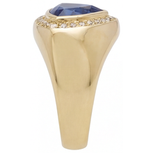 Afbeelding in Gallery-weergave laden, Blauwe Saffier Trilliant Gekleurde Steen Ring in 14K Geelgoud – profielaanzicht
