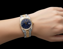 Afbeelding in Gallery-weergave laden, blauwe stok wijzerplaat gecanneleerde rand Rolex Datumjust herenhorloge tweekleurige snel ingesteld
