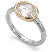 Afbeelding in Gallery-weergave laden, Ovaal Briljant ring in 14 Karaat Tweekleurig Goud – hoekaanzicht
