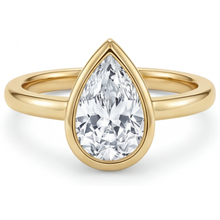 Afbeelding in Gallery-weergave laden, Briljant Druppelvormig Solitaire Verlovingsring in 14K Geelgoud – hoofdaanzicht
