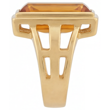 Afbeelding in Gallery-weergave laden, Citrien Smaragd Slijpvorm Edelsteen Ring in 14K Geelgoud – hoekaanzicht
