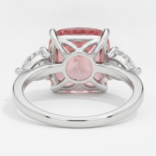 Afbeelding in Gallery-weergave laden, Padparadscha saffier ring 3,6 karaat natuurlijk kussengeslepen drie stenen platina
