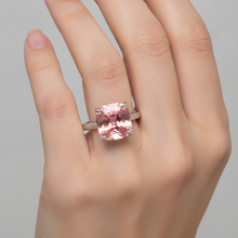 Afbeelding in Gallery-weergave laden, Padparadscha saffier verlovingsring 3 karaat natuurlijk kussengeslepen solitair 14k witgoud
