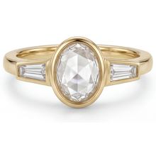 Afbeelding in Gallery-weergave laden, Ambachtelijk Diamant Drie-Steen Ring 2 karaat – hoofdaanzicht
