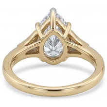 Afbeelding in Gallery-weergave laden, Handgemaakt Solitaire Ring met Accenten 2 karaat – bovenaanzicht
