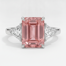 Afbeelding in Gallery-weergave laden, Padparadscha saffier ring 3,6 karaat, echte smaragd en witte triljant, driesteens, platina
