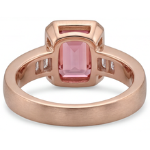 Afbeelding in Gallery-weergave laden, Oranje padparadscha-saffier ring 2,9 karaat echte smaragd en witte baguette lunette drie stenen 14k roségoud
