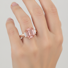 Afbeelding in Gallery-weergave laden, Ring met oranje padparadschasaffier van 3,9 karaat, echte smaragd en witte baguette, driesteens in 14k roségoud
