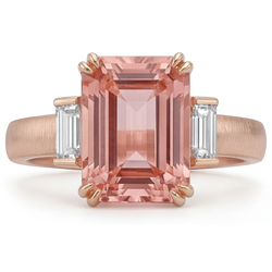 Ring met oranje padparadschasaffier van 3,9 karaat, echte smaragd en witte baguette, driesteens in 14k roségoud