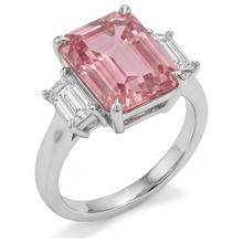Afbeelding in Gallery-weergave laden, Padparadscha Ring 2,9 Karaat Echte Smaragdgeslepen Saffier en Witte Baguette Driesteens Glad 14k Goud
