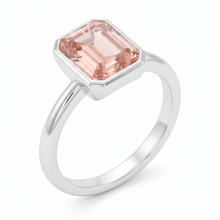 Afbeelding in Gallery-weergave laden, Perzikkleurige saffier 2,5 karaat echte smaragdgeslepen padparadscha lunette solitairering 14k witgoud
