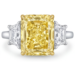Handgemaakt Drie-Steen Ring met Radiant Slijpvorm Fancy Gele