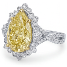 Afbeelding in Gallery-weergave laden, Elegant Fancy Gele Diamant Halo Verlovingsring 3 karaat – hoekaanzicht
