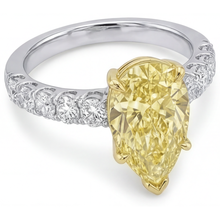 Afbeelding in Gallery-weergave laden, Fancy Gele Diamant Sieraad Ring 1,5-karaat 14 Karaat Tweekleurig Goud – close-up
