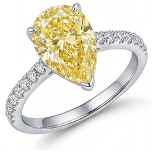 Afbeelding in Gallery-weergave laden, Fancy Gele Diamant Druppelvormig Statement Ring in 14 Karaat Tweekleurig Goud – vooraanzicht
