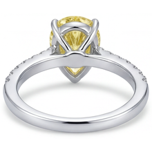 Afbeelding in Gallery-weergave laden, Luxueus Fancy Gele Diamant Statement Ring 1,75 karaat – detailaanzicht
