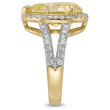 Afbeelding in Gallery-weergave laden, Peervormig Fancy Gele Diamant ring in Tweekleurig 14K Goud – bovenaanzicht
