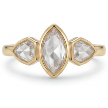 Afbeelding in Gallery-weergave laden, Fijne Diamant Marquise 3-Steens Ring in 14 Karaat Geelgoud – hoofdaanzicht
