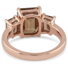 Afbeelding in Gallery-weergave laden, 3-Steens Ring 14 Karaat Rosé Goud met Fijne Diamant – hoekaanzicht
