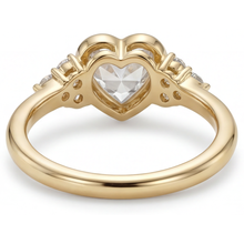 Afbeelding in Gallery-weergave laden, Ambachtelijk Fijne Diamant Solitaire Ring met Accenten 1,75 karaat – profielaanzicht
