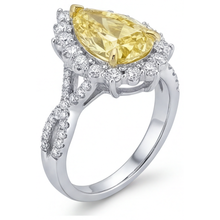 Afbeelding in Gallery-weergave laden, Gele Kanarie Diamant Peervormig Halo Zetting Ring in 14 Karaat Tweekleurig Goud – hoekaanzicht
