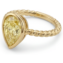 Afbeelding in Gallery-weergave laden, Premium Statement Ring 2,25 karaat – hoekaanzicht

