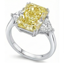 Afbeelding in Gallery-weergave laden, Geraffineerd Trilogie Ring 4 karaat – hoekaanzicht
